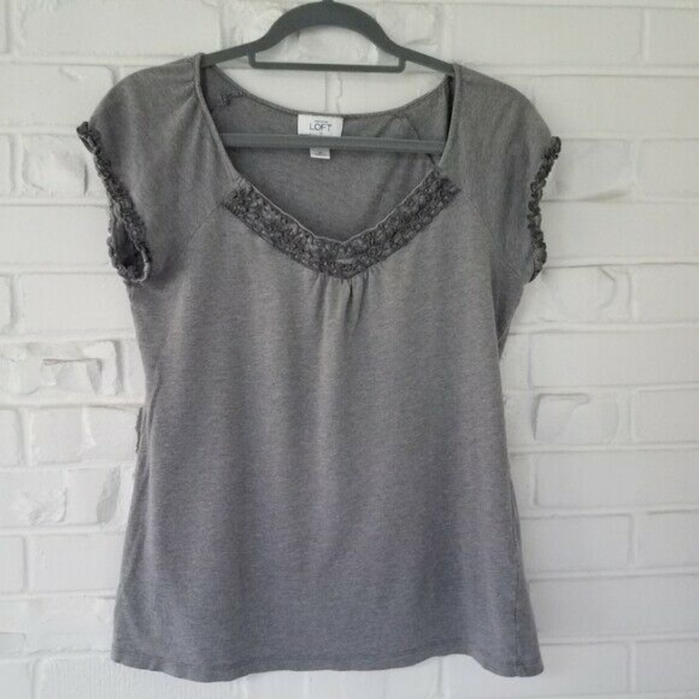 🍪 Ann Taylor LOFT Gray Short Sleeve TShirt Sz. M